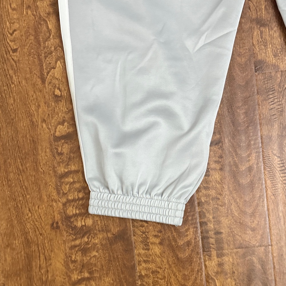 Adidas Light Gray Three-Stripe Joggers with White Logo Size XXL - Picture 16 of 16
